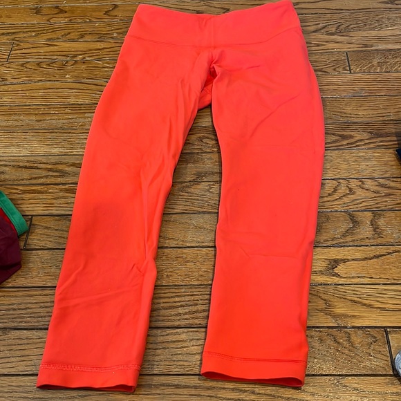 ORANGE WUNDER UNDER CROPPED LEGGINGS - Picture 1 of 2